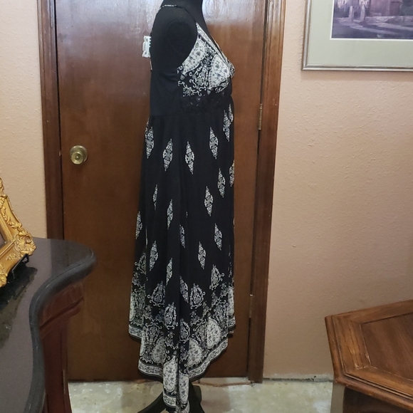 Beautiful Black handkerchief dress w/ sequin - Picture 2 of 8